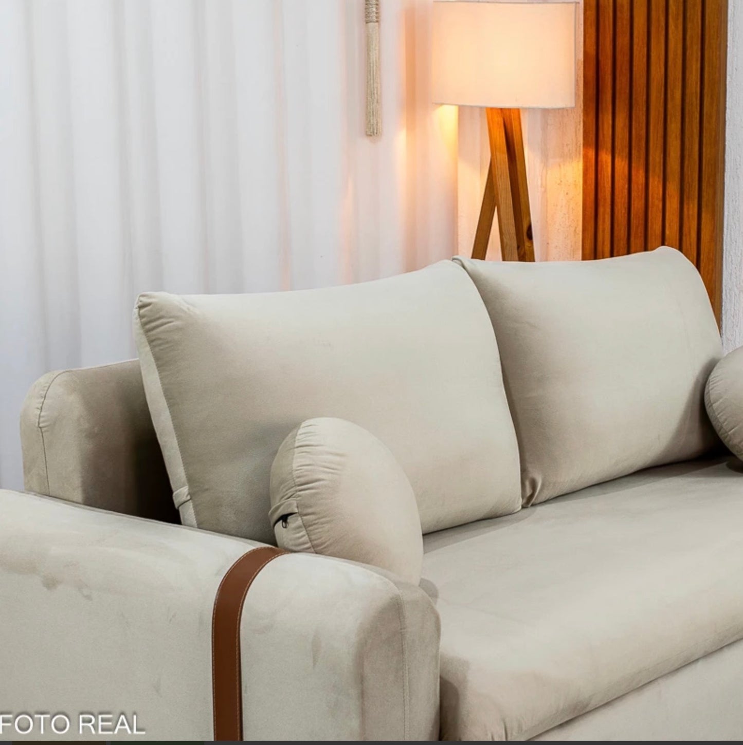 Sofá 3 lugares Kievi Larg. 1.80m Veludo Bege A32