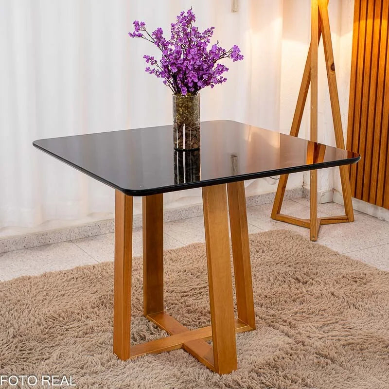 Mesa de Jantar Pedro 90×90 Vidro Preto/Base Madeira + 4 Cad. Lisboa Veludo Preto 504 Madeira Art Assento – Entregue Montada